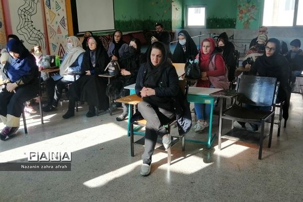 برگزاری جلسات آموزش خانواده در مدارس رودهن