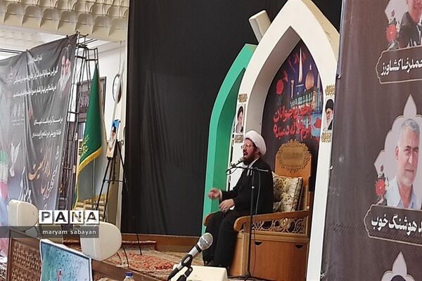کارگاه آموزشی «بی‌هویتی زن در فرهنگ غرب و فروپاشی خانواده» در حرم مطهر شاهچراغ