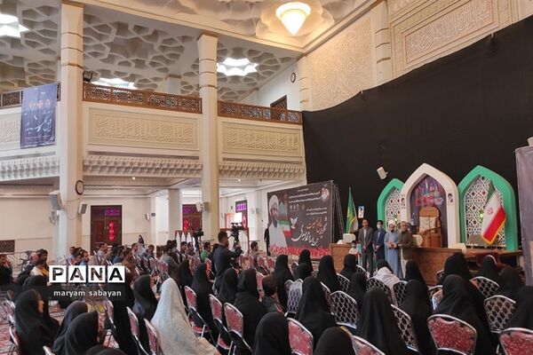 کارگاه آموزشی «بی‌هویتی زن در فرهنگ غرب و فروپاشی خانواده» در حرم مطهر شاهچراغ