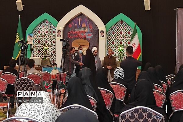 کارگاه آموزشی «بی‌هویتی زن در فرهنگ غرب و فروپاشی خانواده» در حرم مطهر شاهچراغ