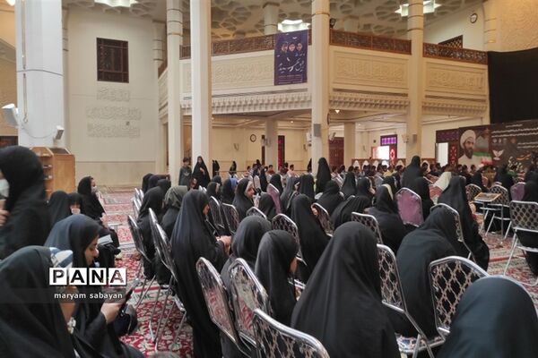 کارگاه آموزشی «بی‌هویتی زن در فرهنگ غرب و فروپاشی خانواده» در حرم مطهر شاهچراغ