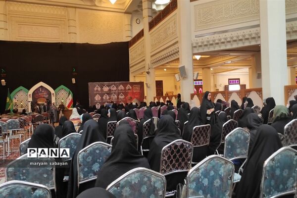 کارگاه آموزشی «بی‌هویتی زن در فرهنگ غرب و فروپاشی خانواده» در حرم مطهر شاهچراغ