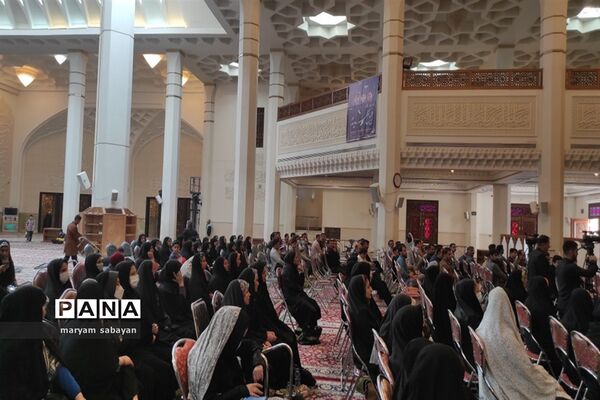 کارگاه آموزشی «بی‌هویتی زن در فرهنگ غرب و فروپاشی خانواده» در حرم مطهر شاهچراغ