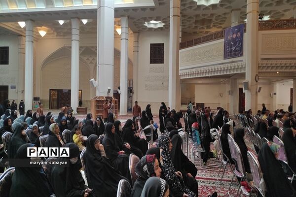 کارگاه آموزشی «بی‌هویتی زن در فرهنگ غرب و فروپاشی خانواده» در حرم مطهر شاهچراغ