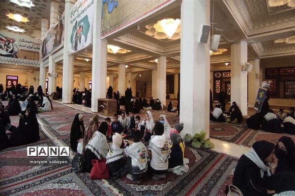 حضور دانش‌آموزان استان فارس در نماز جمعه شهر شیراز