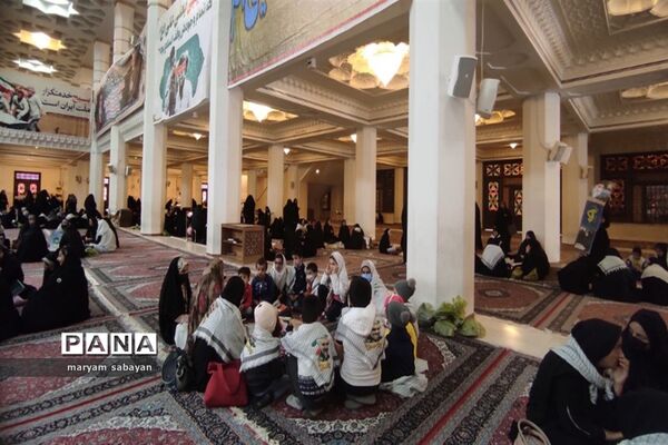 حضور دانش‌آموزان استان فارس در نماز جمعه شهر شیراز