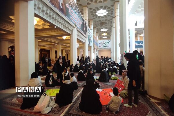 حضور دانش‌آموزان استان فارس در نماز جمعه شهر شیراز
