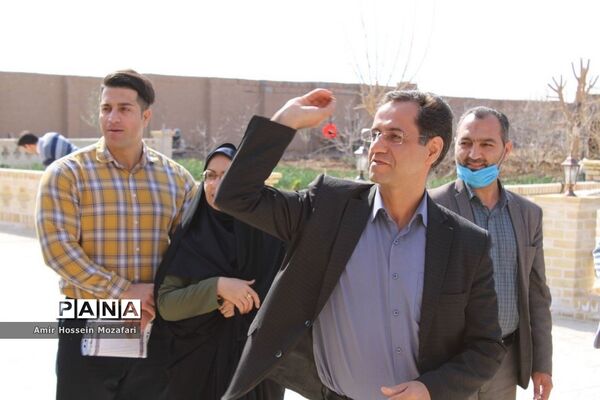 مراسم تقدیر از طلایه‌داران تعلیم و تربیت شهرستان آرادان