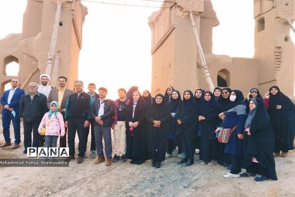 باغ‌گردی و بازدید مربیان پرورشی شهرستان سمنان از بناهای تاریخی