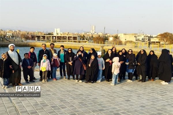 باغ‌گردی و بازدید مربیان پرورشی شهرستان سمنان از بناهای تاریخی