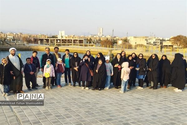 باغ‌گردی و بازدید مربیان پرورشی شهرستان سمنان از بناهای تاریخی