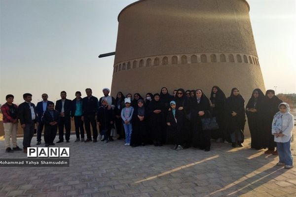 باغ‌گردی و بازدید مربیان پرورشی شهرستان سمنان از بناهای تاریخی