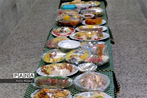برگزاری جشنواره غذای سالم و محلی در دبیرستان  توحید شهرستان خاتم
