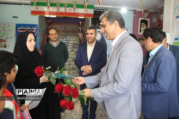 سپاس مربی توسط دانش‌آموزان پیشتاز استان بوشهر