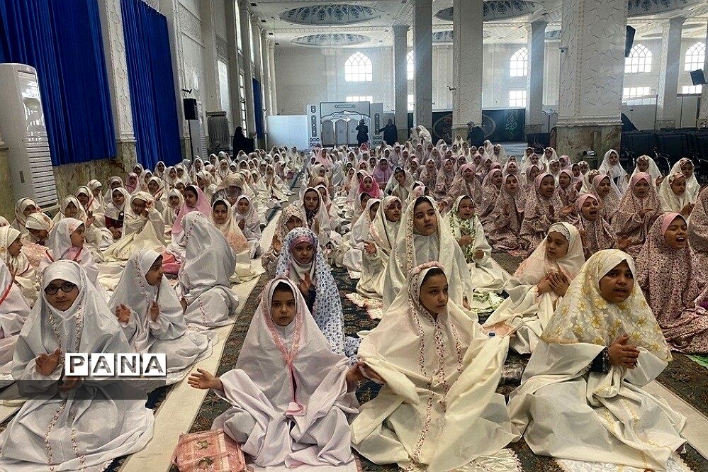 جشن تکلیف مدارس نواحی یک شهرری در آستان مقدس شیخ‌صدوق