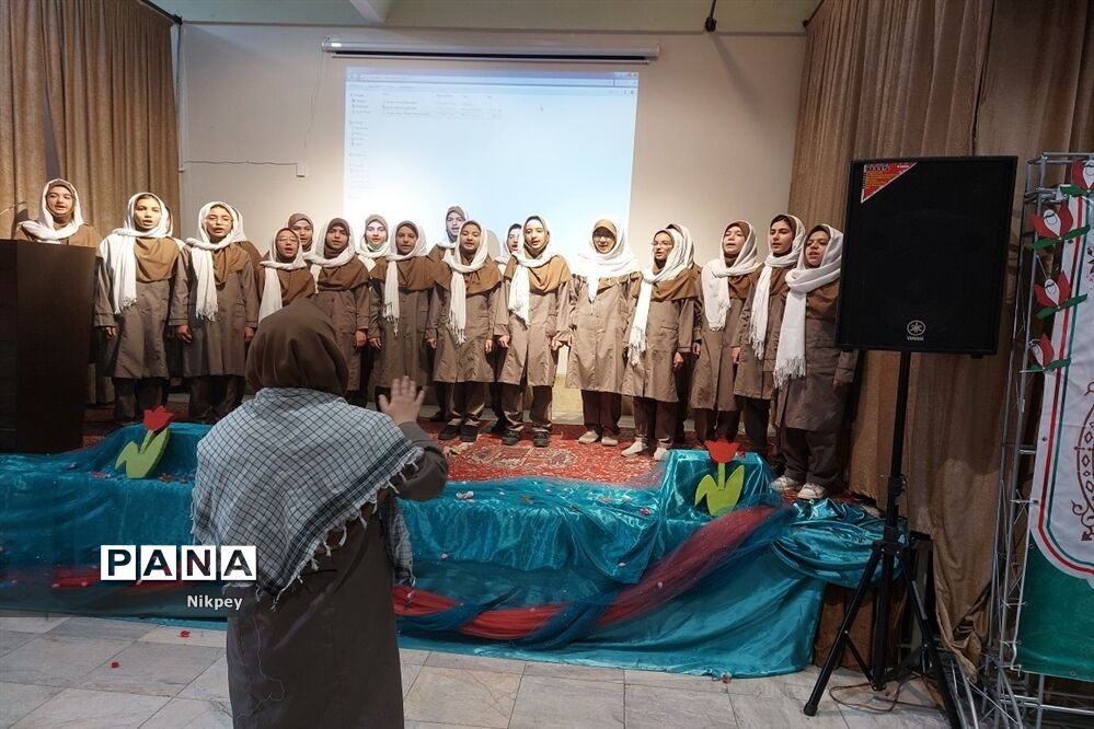 بزرگداشت هفته تربیتی در دبیرستان شاهد حجاب منطقه ۱۳
