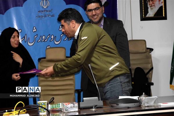 نشست خبری معاون پرورشی و فرهنگی آموزش و پرورش استان  لرستان