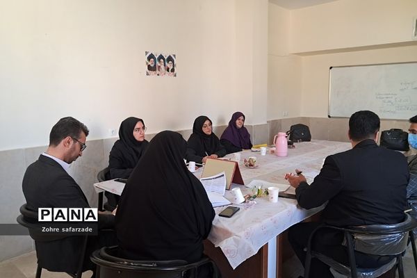 نشست کیفی و هماهنگی مدیران هنرستان‌ها در آموزش و پرورش رودهن