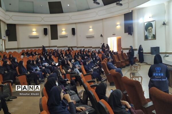 تجلیل از منتخبین مسابقات فرهنگی و هنری شهرستان بوشهر