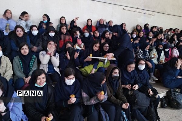جشن بزرگ اعیاد شعبانیه و تقدیر از دانش‌آموزان دبیرستان طالقانی رودهن