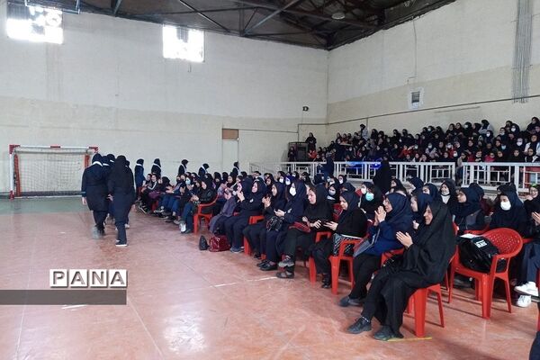 جشن بزرگ اعیاد شعبانیه و تقدیر از دانش‌آموزان دبیرستان طالقانی رودهن