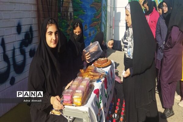 برگزاری بازارچه کار آفرینی در دبیرستان فیاض  کاشمر