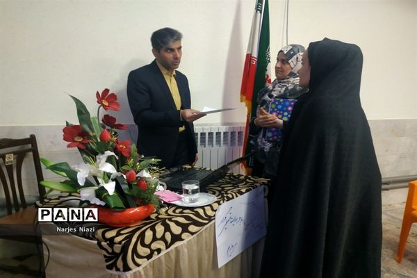 برگزاری جلسه هدایت تحصیلی ویژه والدین دانش‌آموزان دبیرستان شاهد هاجر