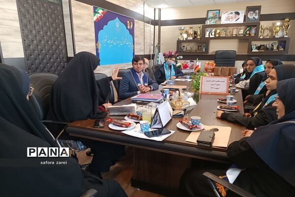 نشست ماهانه مجلس دانش‌آموزی ناحیه چهار شیراز