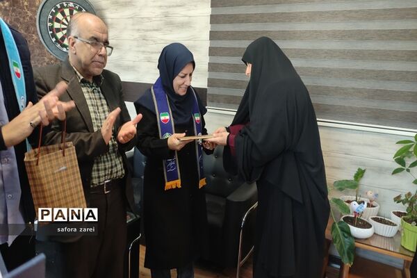 نشست ماهانه مجلس دانش‌آموزی ناحیه چهار شیراز