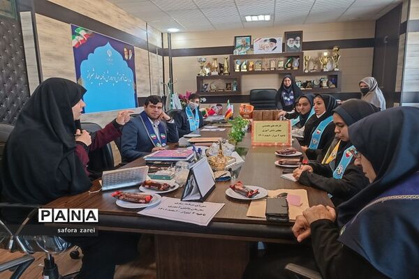 نشست ماهانه مجلس دانش‌آموزی ناحیه چهار شیراز