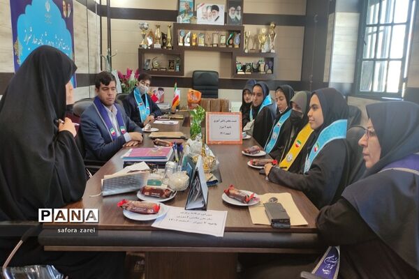 نشست ماهانه مجلس دانش‌آموزی ناحیه چهار شیراز