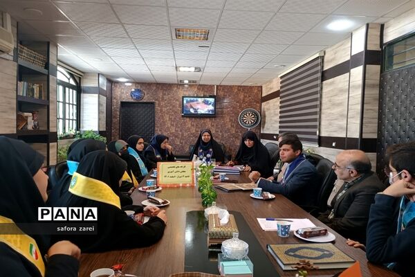 نشست ماهانه مجلس دانش‌آموزی ناحیه چهار شیراز