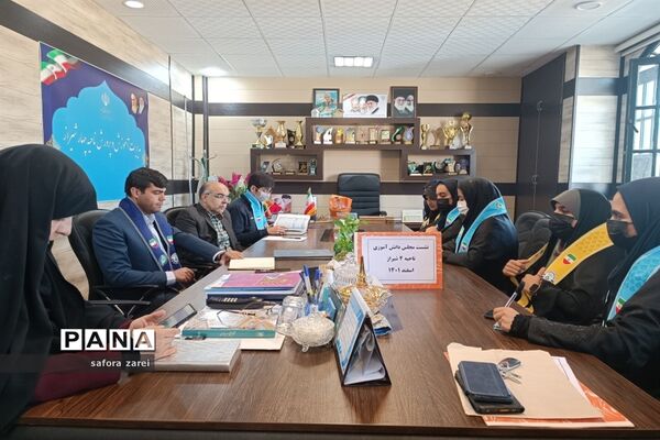نشست ماهانه مجلس دانش‌آموزی ناحیه چهار شیراز