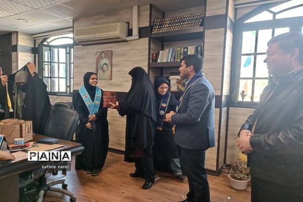 نشست ماهانه مجلس دانش‌آموزی ناحیه چهار شیراز