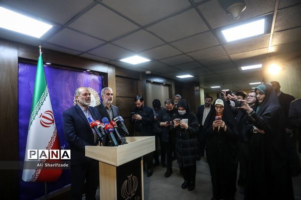 نشست وزرای آموزش و پرورش و کشور در ارتباط با مسمومیت دانش‌آموزان