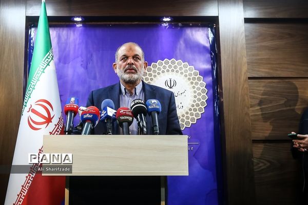 نشست وزرای آموزش و پرورش و کشور در ارتباط با مسمومیت دانش‌آموزان