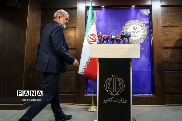 نشست وزرای آموزش و پرورش و کشور در ارتباط با مسمومیت دانش‌آموزان