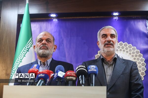 نشست وزرای آموزش و پرورش و کشور در ارتباط با مسمومیت دانش‌آموزان