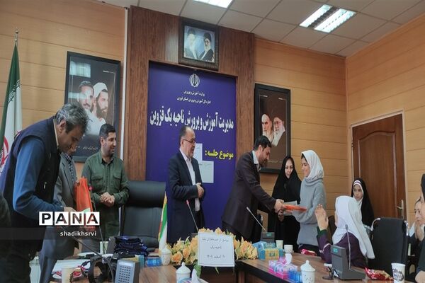 مراسم تجلیل از دانش‌آموز خبرنگاران پانا در قزوین