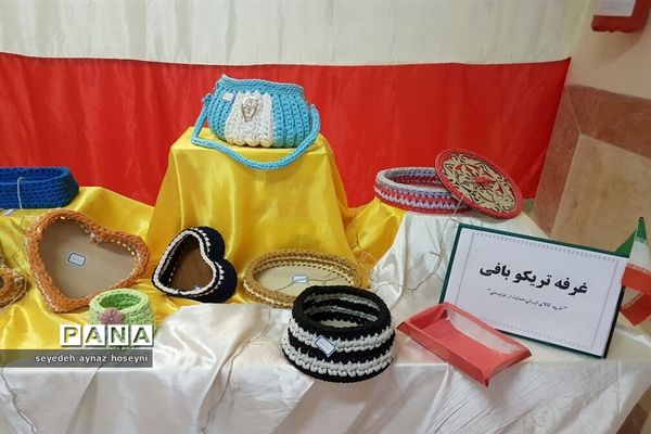 نمایشگاه صنایع دستی در نیمروز