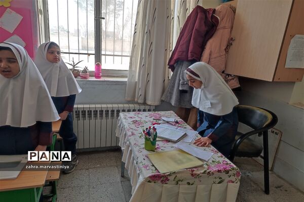اداره‌ یک روز مدرسه توسط دانش‌آموزان مروستی