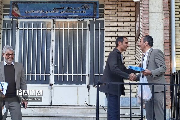 تقدیر از فعالان تربیتی مدارس رودهن توسط مدیران مدارس