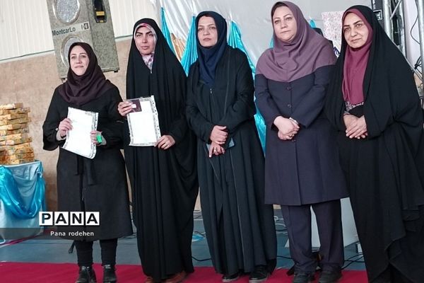 تقدیر از فعالان تربیتی مدارس رودهن توسط مدیران مدارس