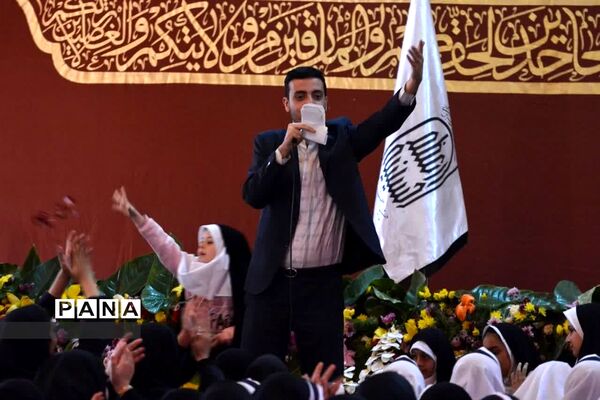 حضور دختران دانش‌آموزدر جشن‌های اعیاد شعبانیه