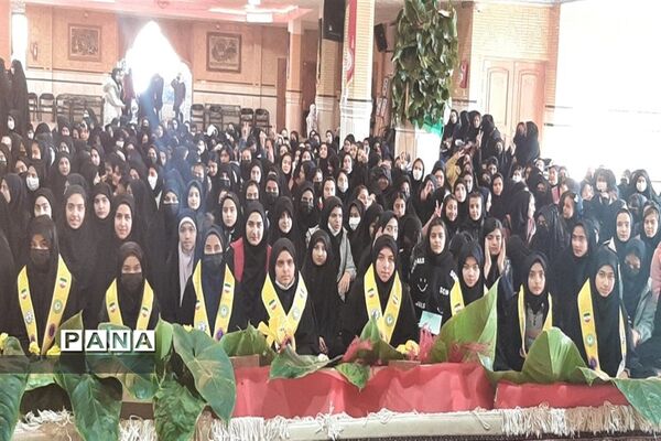 حضور دختران دانش‌آموزدر جشن‌های اعیاد شعبانیه