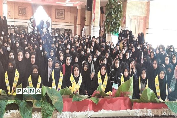حضور دختران دانش‌آموزدر جشن‌های اعیاد شعبانیه