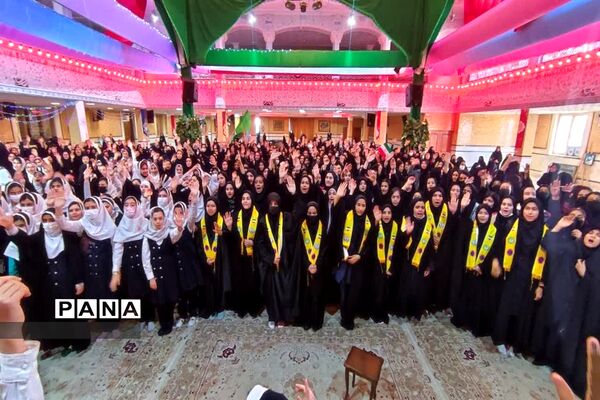 حضور دختران دانش‌آموزدر جشن‌های اعیاد شعبانیه