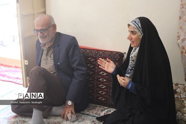 دیدار معاون وزیر آموزش و پرورش با خانواده شهید لک