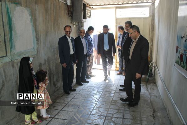 دیدار معاون وزیر آموزش و پرورش با خانواده شهید لک