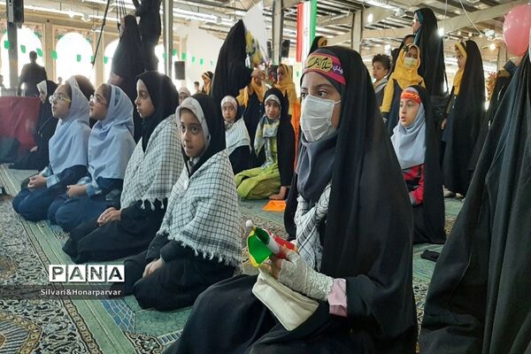 همایش  دهه نودی‌ها و همخوانی سرود سلام فرمانده ۲در جهرم